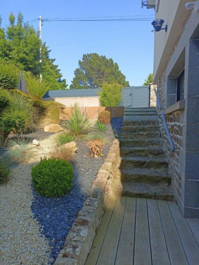 Beautiful garden floor opening onto private pool